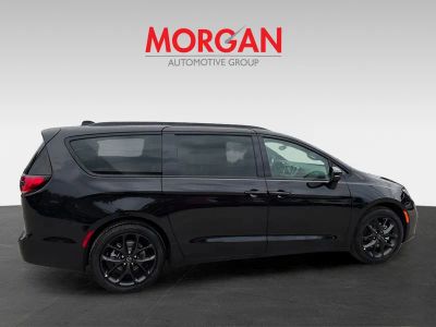 2026 Chrysler Pacifica — photo 7 view