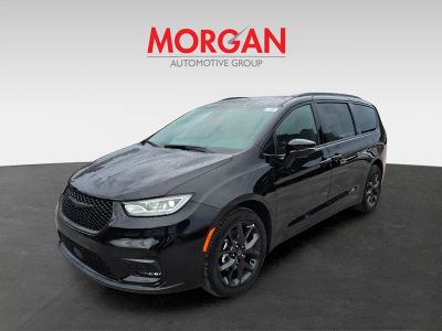 2026 Chrysler Pacifica — side profile view