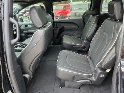 2026 Chrysler Pacifica — photo 30 view