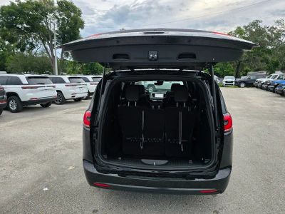 2026 Chrysler Pacifica — photo 38 view