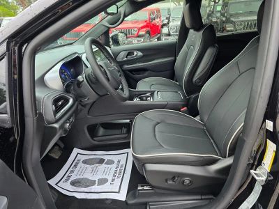 2026 Chrysler Pacifica — photo 16 view