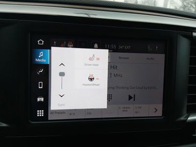 2024 Chrysler Voyager - Photo 18