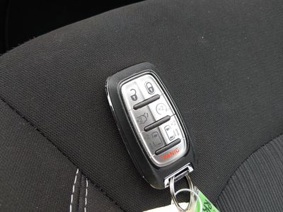 2024 Chrysler Voyager - Photo 15