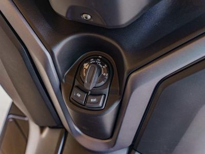 2026 Yamaha XMAX - Photo 7