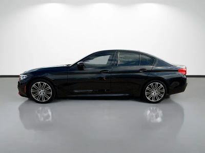 2020 BMW 5 Series — engine compartment view