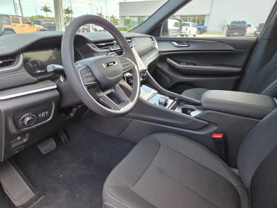 2026 Jeep Grand Cherokee — photo 14 view