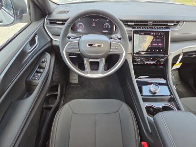 2026 Jeep Grand Cherokee — photo 11 view