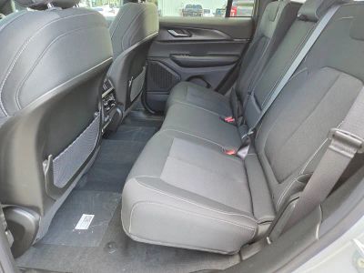 2026 Jeep Grand Cherokee — photo 8 view
