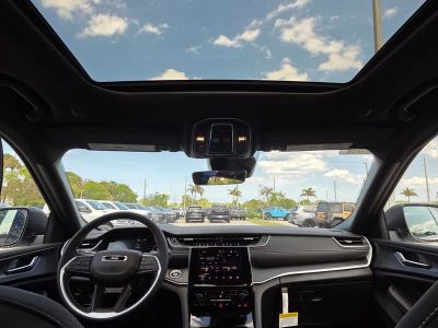 2026 Jeep Grand Cherokee — photo 10 view