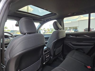 2026 Jeep Grand Cherokee — photo 9 view