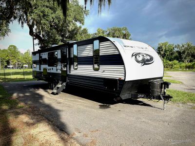 2023 Forest River Cherokee Grey Wolf — front three-quarter view