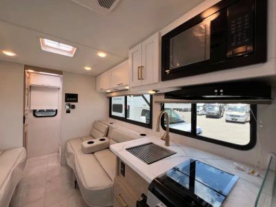 2027 Thor Motor Coach CHATEAU — photo 7 view