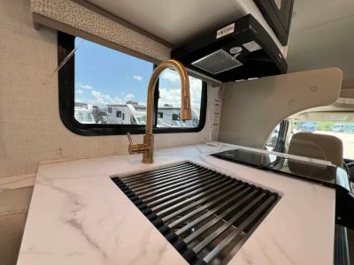 2027 Thor Motor Coach CHATEAU — photo 12 view