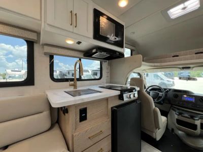 2027 Thor Motor Coach CHATEAU — photo 10 view