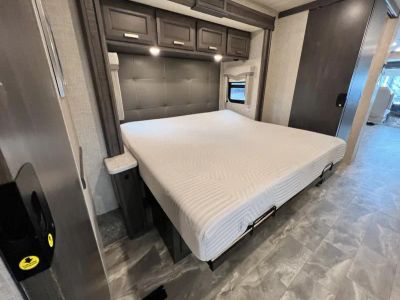 2023 Thor Motor Coach CHALLLENGER - Photo 36