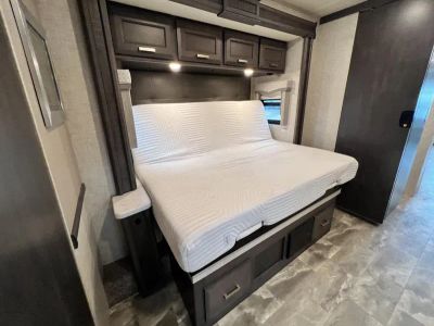 2023 Thor Motor Coach CHALLLENGER - Photo 28