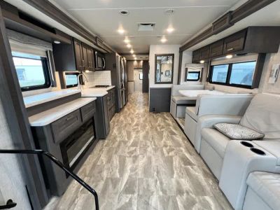 2023 Thor Motor Coach CHALLLENGER - Photo 3