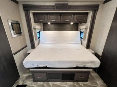 2023 Thor Motor Coach CHALLLENGER - Photo 35