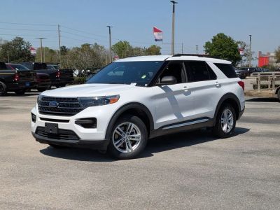 2020 Ford Explorer XLT in White — front three-quarter view