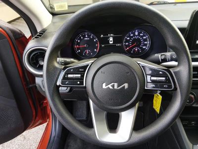2023 Kia Forte - Photo 12