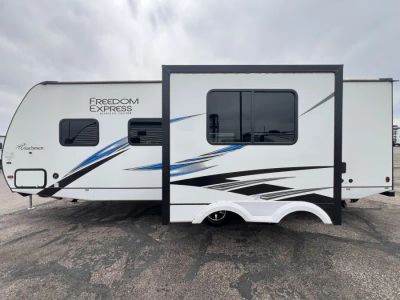 2021 Coachmen FREEDOM EXPRESS — photo 22 view