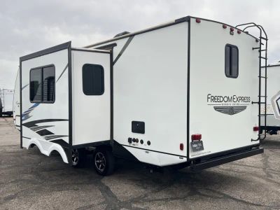 2021 Coachmen FREEDOM EXPRESS — photo 21 view