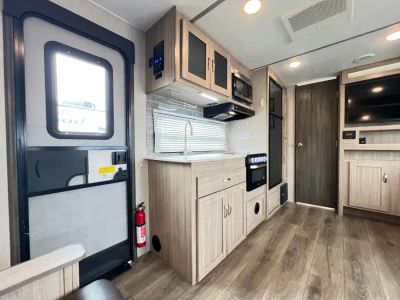 2021 Coachmen FREEDOM EXPRESS — interior view