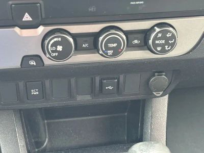 2020 Toyota Tacoma - Photo 11