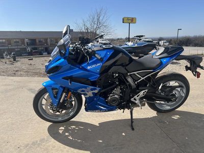 2025 Suzuki GSX-8R - Photo 7