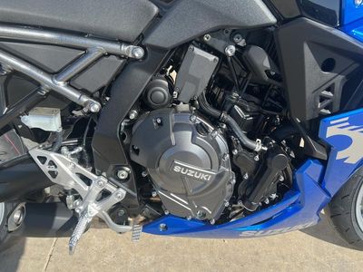2025 Suzuki GSX-8R - Photo 9