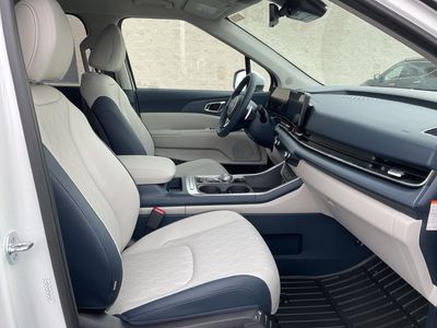 2026 Kia Carnival Hybrid — photo 15 view