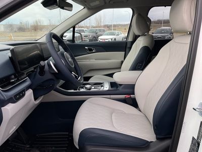 2026 Kia Carnival Hybrid — photo 9 view
