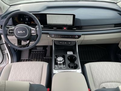 2026 Kia Carnival Hybrid — photo 12 view