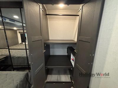 2025 Keystone Avalanche 380LT - Photo 21
