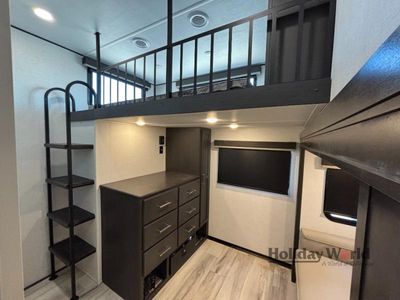 2025 Keystone Avalanche 380LT - Photo 10