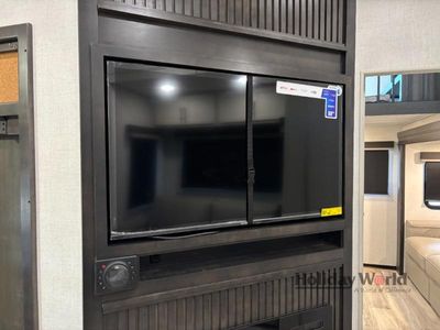 2025 Keystone Avalanche 380LT - Photo 8