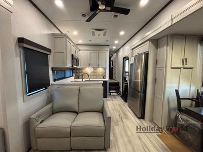 2025 Keystone Avalanche 380LT - Photo 18