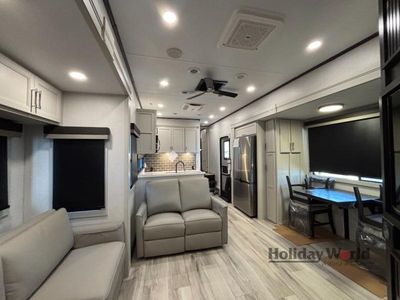 2025 Keystone Avalanche 380LT - Photo 4