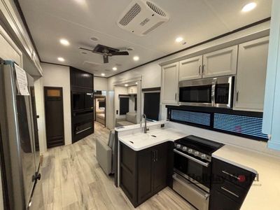 2025 Keystone Avalanche 380LT - Photo 3