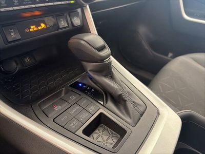 2024 Toyota RAV4 XLE - Photo 14