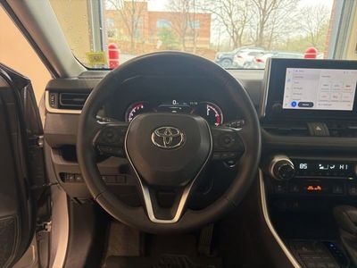 2024 Toyota RAV4 XLE - Photo 15