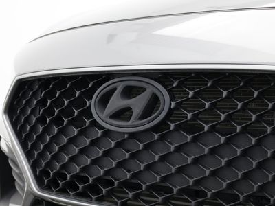 2020 Hyundai Elantra GT — photo 7 view