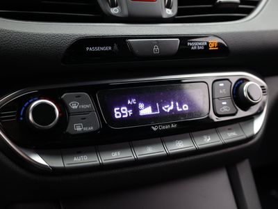 2020 Hyundai Elantra GT — photo 23 view