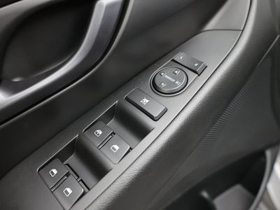 2020 Hyundai Elantra GT — photo 14 view