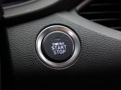 2020 Hyundai Elantra GT — photo 25 view