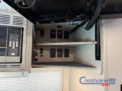 2027 Winnebago Navion - Photo 17