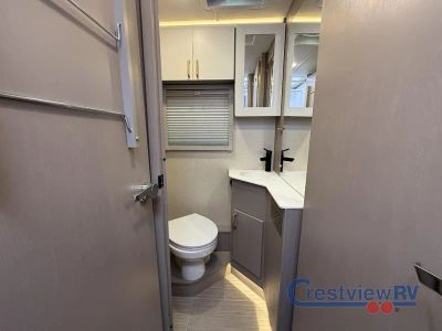 2027 Winnebago Navion - Photo 31