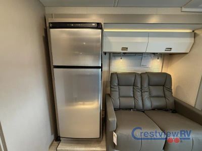2027 Winnebago Navion - Photo 18