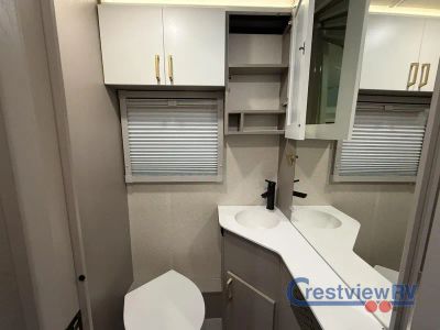 2027 Winnebago Navion - Photo 28