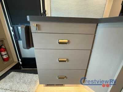 2027 Winnebago Navion - Photo 13